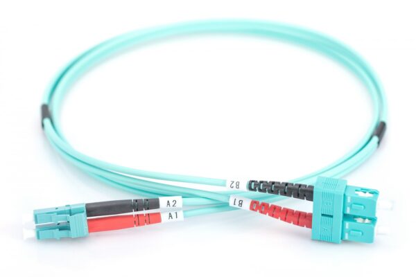 DIGITUS Fiber Optic Patch Cord LC to SC Multimode 50/125m Duplex Length 2m Class OM3 - immagine 4